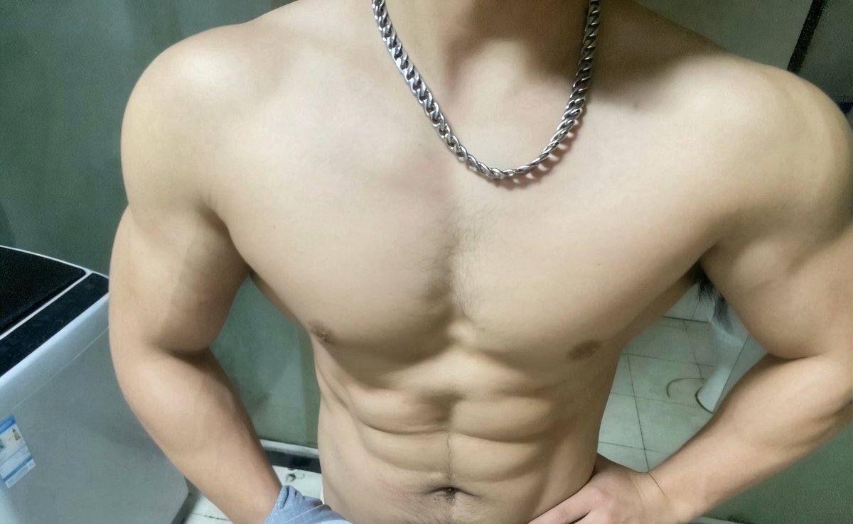 Spha2wqeK's tweet photo. @fvfduchf4646 武进181肌肉男 https://t.co/En6CQde96S