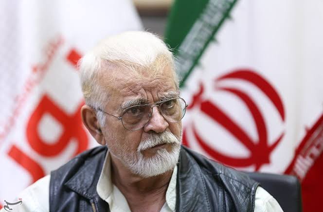 monfared79's tweet photo. مهدی فخیم زاده: من را تهدید میکنید؟ خانواده ام را‌ تحت فشار قرار میدهید؟!
برای چه؟! برای اینکه به نظام لگد بزنم؟!
آنقدر با شرف هستم که به سفره ای که از آن نمک خورده ام بی حرمتی نکنم...
با تمام مشکلات! وطنم را و انقلاب خمینی را دوست دارم. 
#خامنه_ای_دیگر https://t.co/B61ceN7SZL