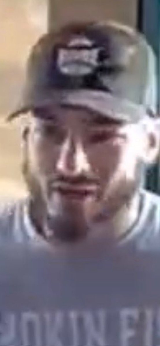 <a href="/CarlosHidalgoo/">Carlos Hidalgo</a> <a href="/r_beatle/">Rafael CatLover</a> Este es el criminal que golpeó al guardia