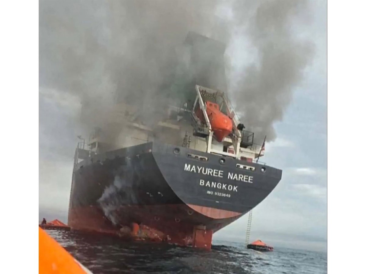 ani_digital's tweet photo. Three crew members feared trapped in engine room after Iranian attack on Thai-flagged vessel
Read @ANI Story| https://t.co/i1MpzvnKVN
#CrewMembers #Trapped #IranianAttack #ThaiFlaggedVessel https://t.co/onSjAieEac