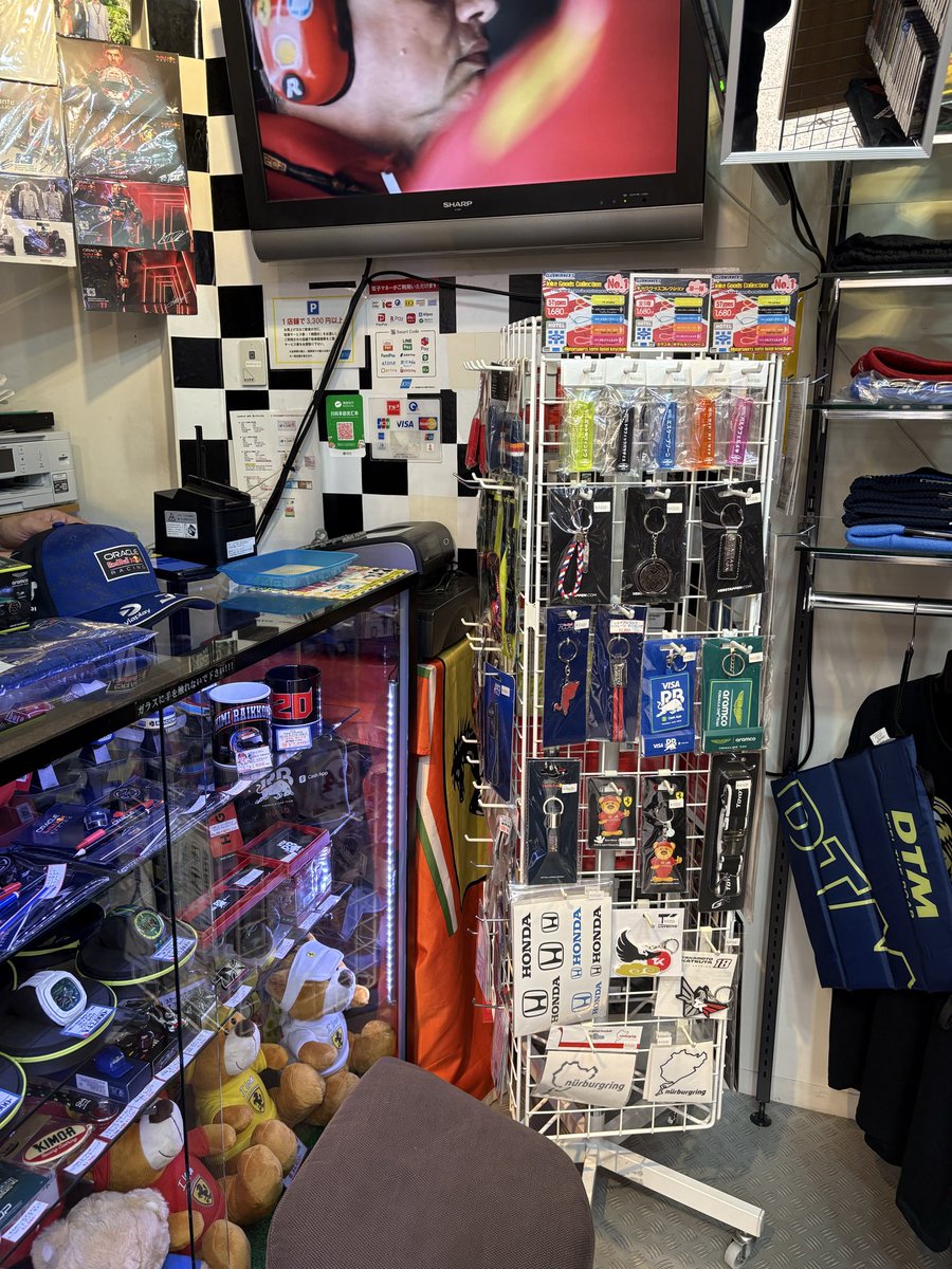 m6cpxYxVzDxYevz's tweet photo. 先程CLUB WINNER'SさんでRed Bull👕🧢とAston Martin🏎の商品を💰購入させていただきました。
Castoreと為替の影響で価格も⤴️ビックリ‼️
ギャググッズのキーホルダー🔗もいいね👍
また寄らさせてもらいます😃
#F1 #F1グッズ
#CLUBWINNER'S #クラブウィナーズ https://t.co/BrM4MCIQMN