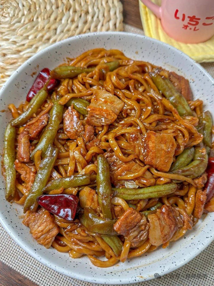 ethwvmwz's tweet image. Bake, taste, repeat!  Sourdough crust crackling, chocolate lava oozing—today’s baking class turned floury chaos into pure joy. Who’s joining the next batch #BakeWithJoy #HomeBakingMagic