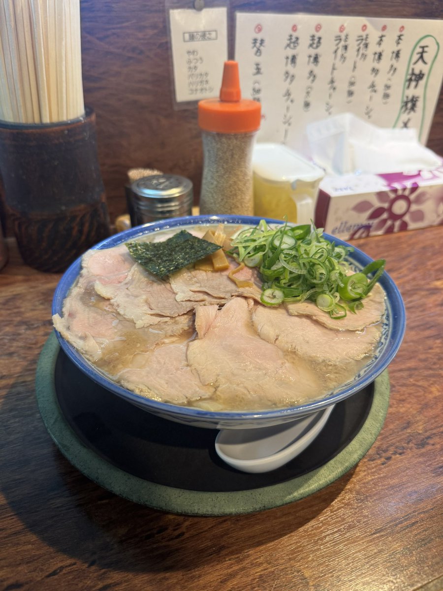 MEGAneee tweet media