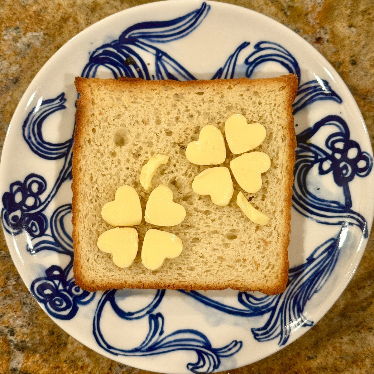 evilwizardbunny's tweet photo. this is lucky toast if you’re seeing this toast it means lots of luck is coming your way sorry i don’t make the rules 🍀 https://t.co/mQkQANuvny