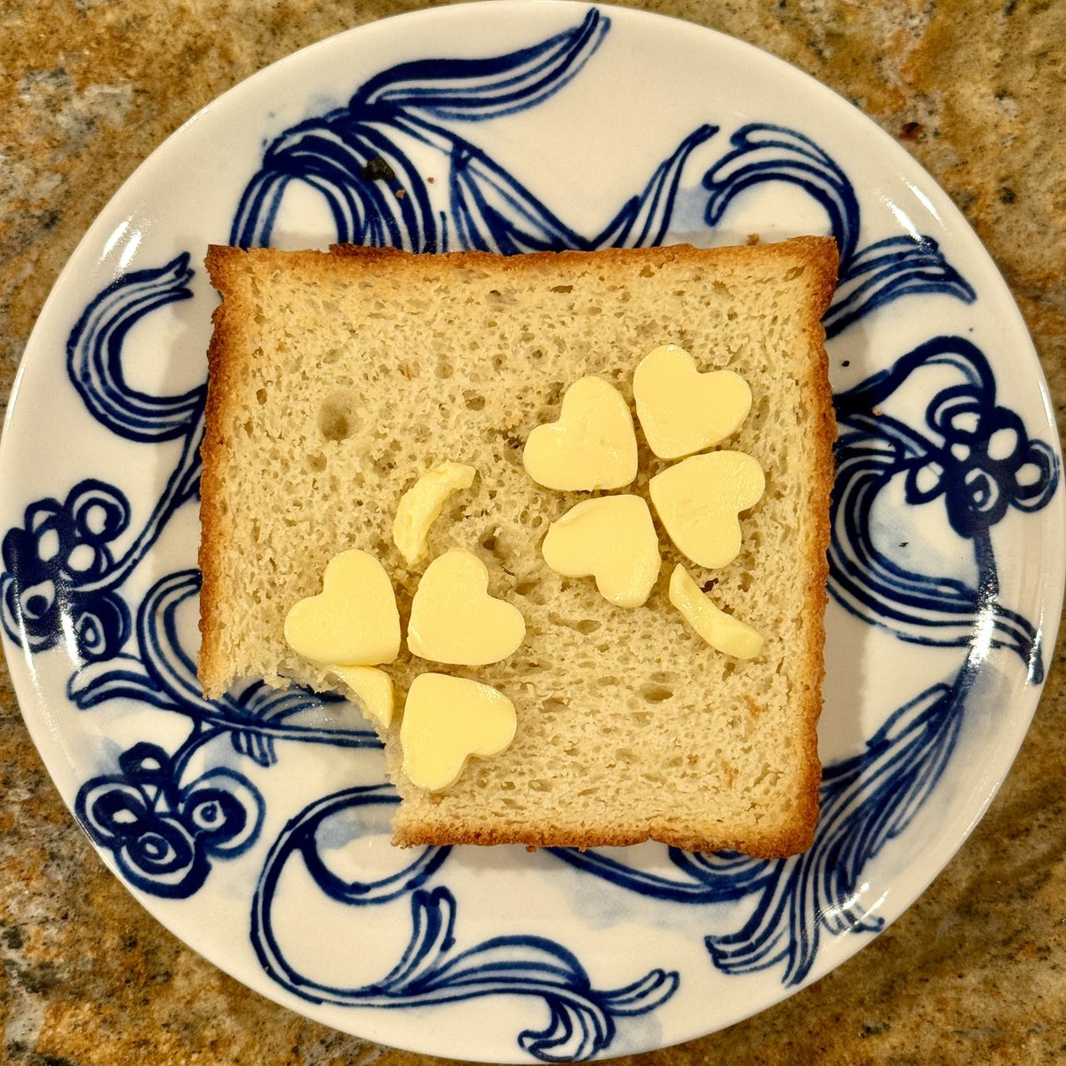 evilwizardbunny's tweet photo. this is lucky toast if you’re seeing this toast it means lots of luck is coming your way sorry i don’t make the rules 🍀 https://t.co/mQkQANuvny