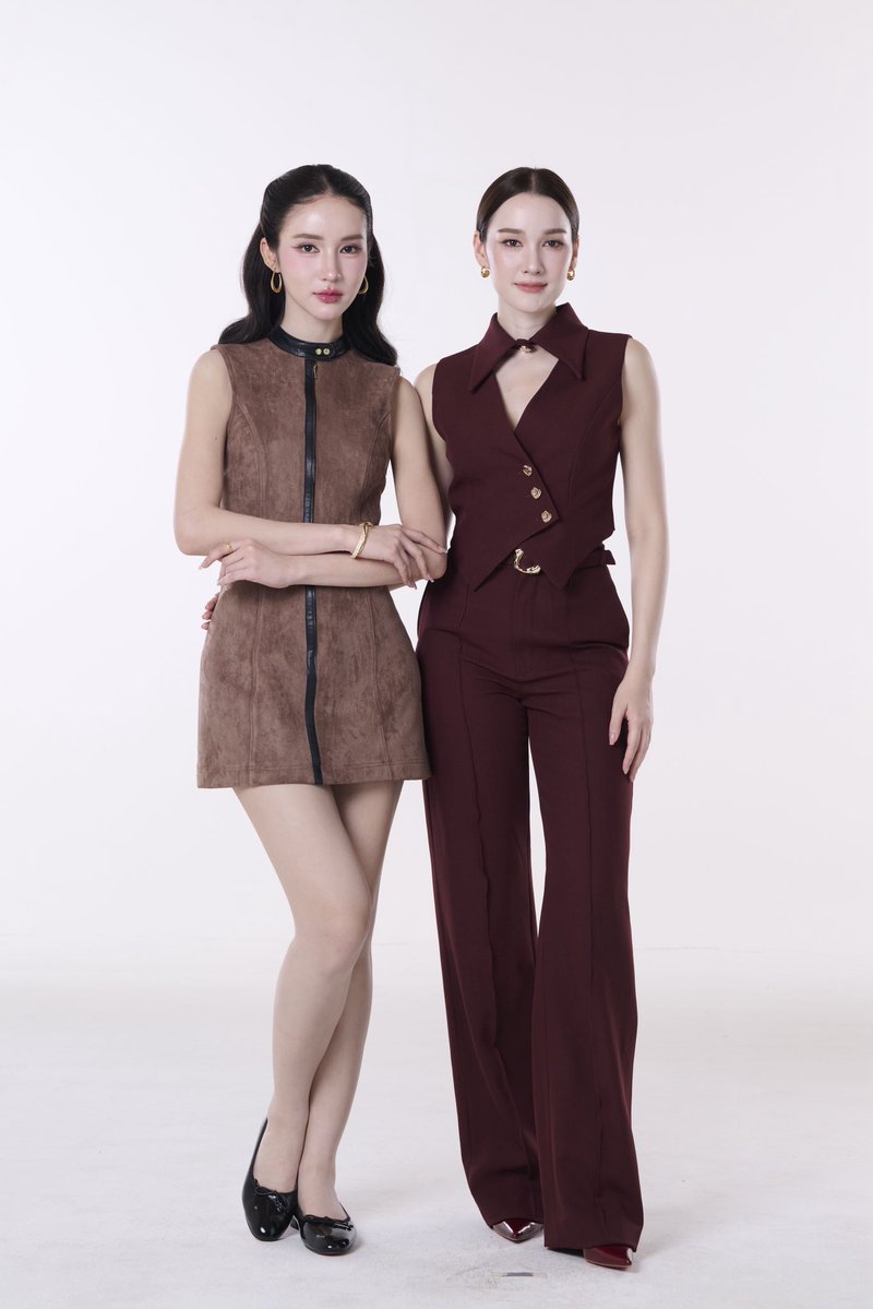 SCLASSENTER's tweet photo. เปิดภาพ Fitting ครั้งแรก
ของคู่ เดียร์น่า – โยชิ
จากซีรีส์ “ฮักนะ My Boss”
เมื่อบอสสาวผู้เพียบพร้อม
ต้องมาเจอกับคนที่ทำให้โลกที่ควบคุมได้ทุกอย่าง…เริ่มสั่นคลอน
แล้วคุณล่ะ พร้อมจะตกหลุมรักคู่นี้หรือยัง? 👀✨
#ฮักนะMyBoss #FittingDay #GLSeries
#เดียร์น่าโยชิ
#SclassEntertainment https://t.co/razgJh6alK
