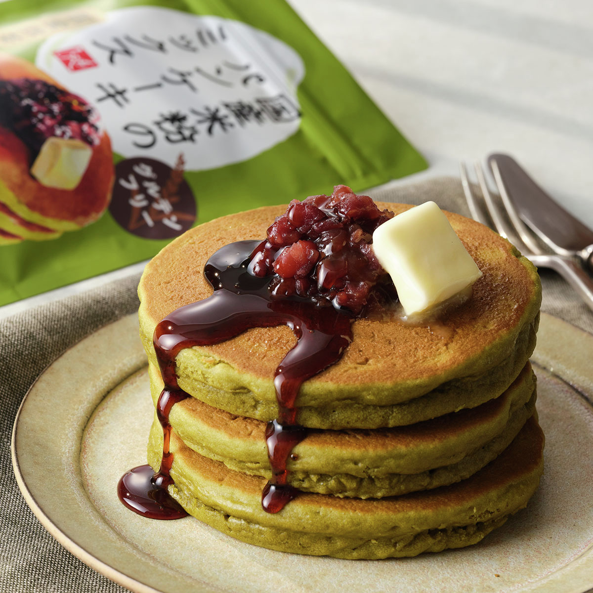 KALDI_webshop's tweet photo. 【抹茶が香る、もちふわ食感♪���国産米粉のパンケーキミックス」】
米粉ならではのもっちりふわふわ食感と優しい甘さが楽しめる、グルテンフリーのパンケーキミックスです。
ふわっと香る国産抹茶の豊かな風味には、あんこやバター、黒蜜など和のトッピングがベストマッチ♪
https://t.co/AS5Ty6JQCn https://t.co/tkGqSi1ANl