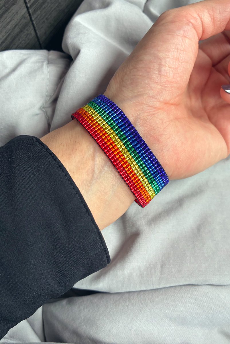 kohakunodarling's tweet photo. 試作だけど良き良き(自画自賛)
#ハンドメイドでプロテスト
#ProgressPrideFlag #LGBTQ
#ビーズ織り #デリカビーズ #Handmade https://t.co/ho7DNIwsKQ
