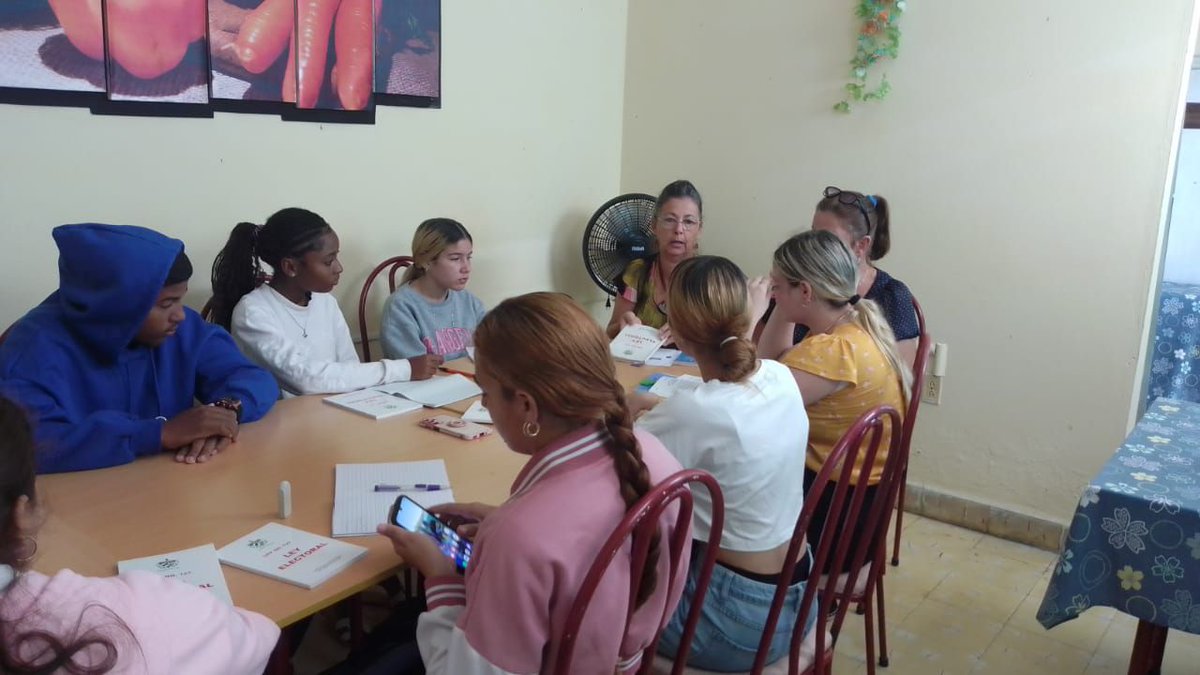 #TribunalesCubanos Muy buen intercambio, este miércoles, en el Consejo Electoral Provincial de Ciego de Ávila con estudiantes de Técnico Medio en Derecho Judicial.