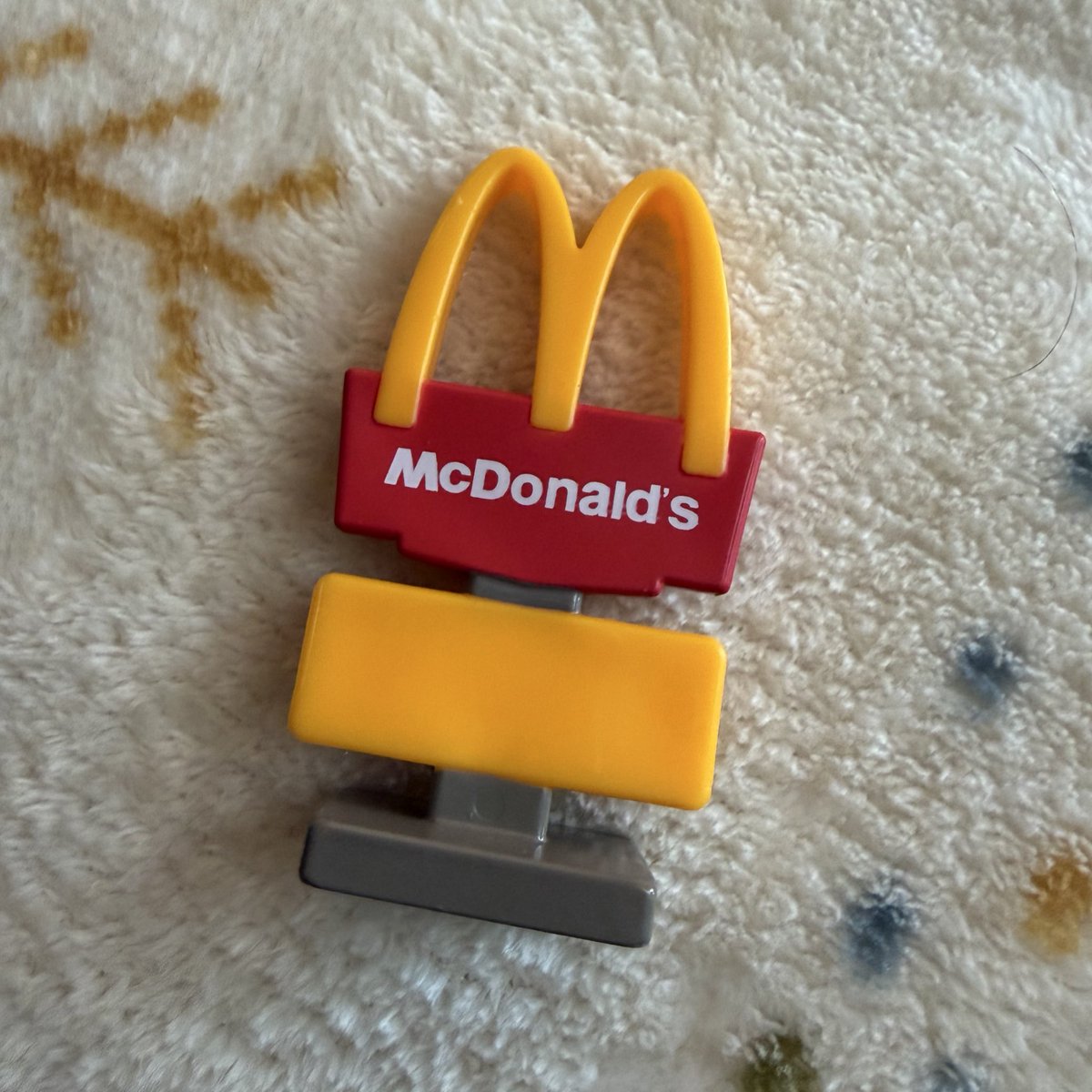 dsny_aym's tweet photo. ミニチュアマクドナルド　第2弾　交換

求　チキンマックナゲット
譲　ひみつのおもちゃ

郵送での交換希望です✉️ https://t.co/qyOvaPOkKm