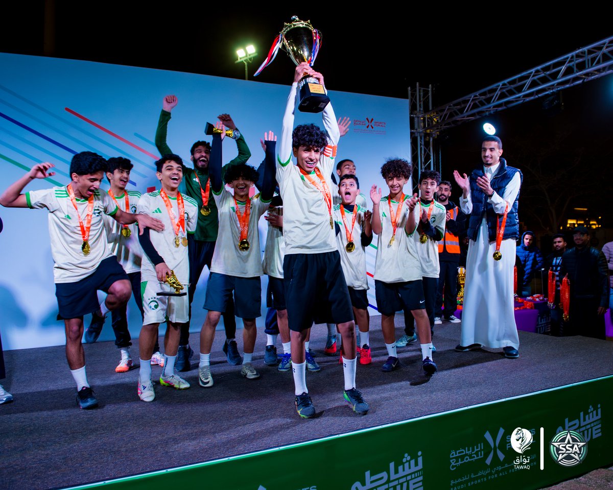 SAStarsAcademy's tweet photo. تبيها دوري و لا كأس ،، نجومنا يرفعون الراس 😍💚 https://t.co/ogDVntUzQg
