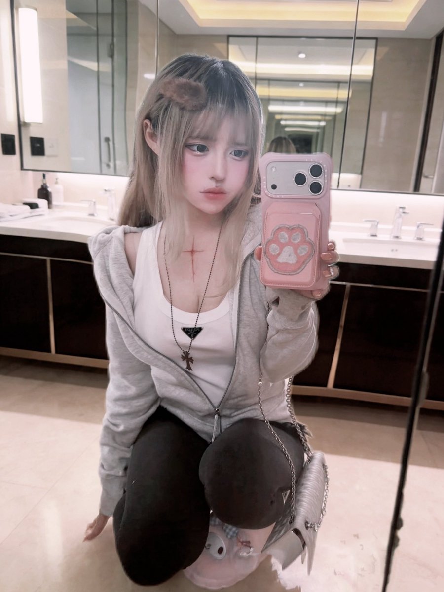 PasTTER* tweet media