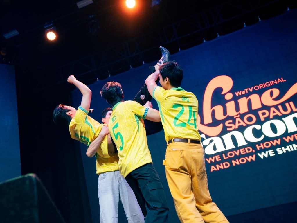 ANiceEnt's tweet photo. ซีรีส์จบแต่กระแสไม่จบ! "Shine The Series Fancon" บุกบราซิล–เม็กซิโก แฟนแน่นฮอลล์เสียงเชียร์สนั่น

#MilePhakphum 
#ApoNattawin 
#SonYuke 
#Euroyotsawat
#ShineBRFancon 
#ShineMEXFancon
#ShineTheSeries

🔗 https://t.co/OUPWcO2dSi https://t.co/RngFguhdtA