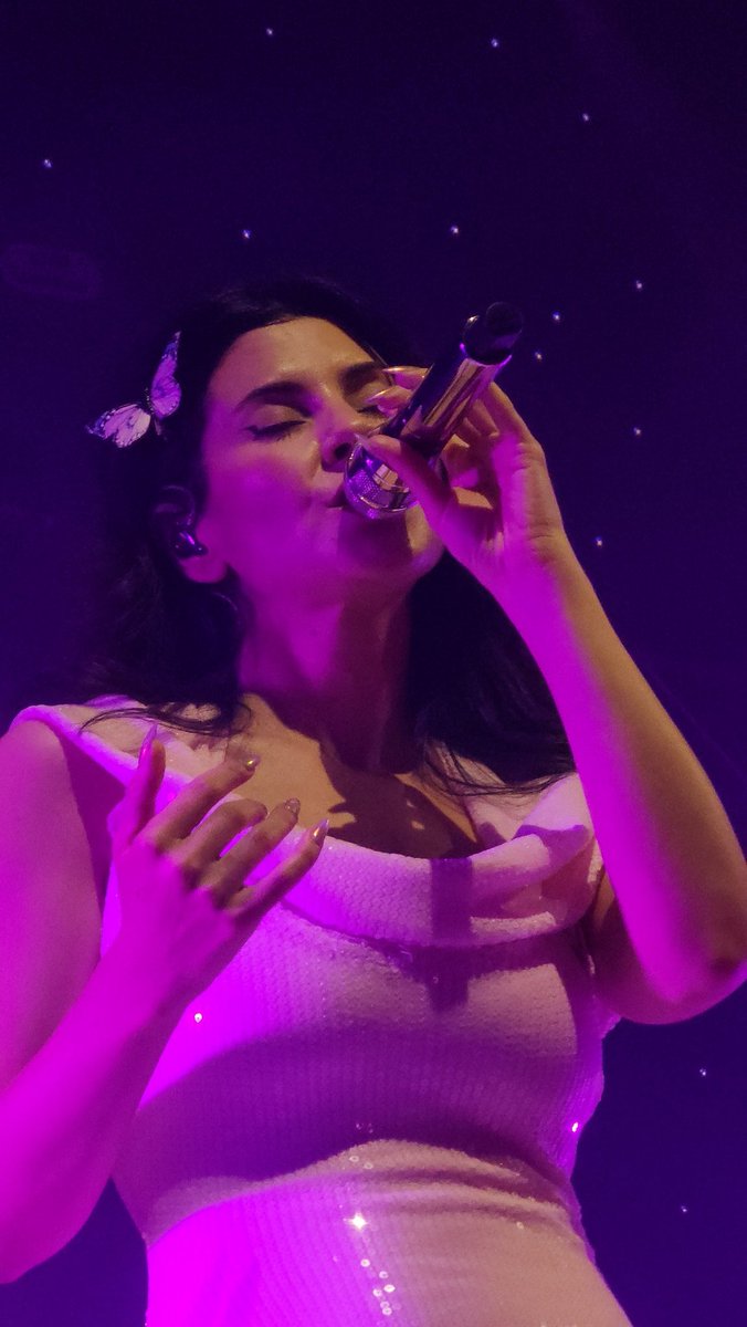nuitverses's tweet photo. @MarinaDiamandis 
First night in Mexico City
#princessofpower #princessofpowertour #marinadiamandis https://t.co/YMzsXQEBke
