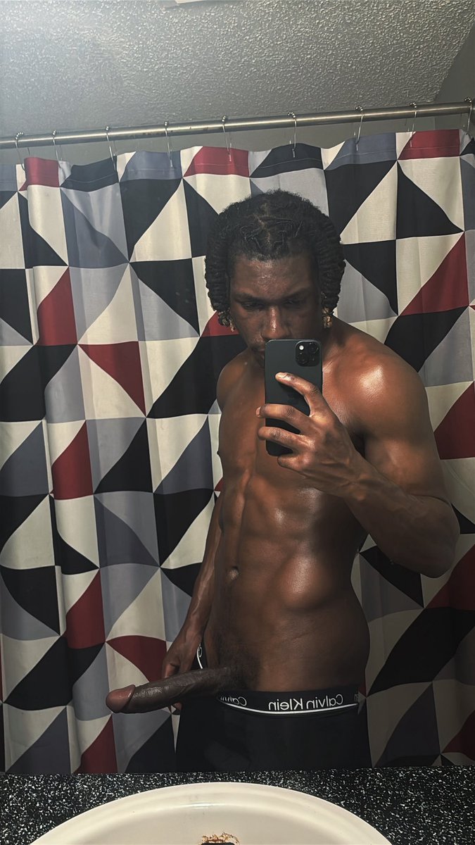 Darkskinpapi303's tweet photo. Up n horny🥺 https://t.co/A0XQ9kMsCy