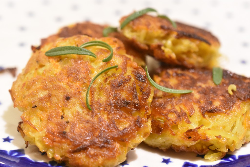 DipperDk's tweet photo. @BestinDogs Rösti

(Swiss grated potato pancake, Crispy pan-fried potatoes, not quite hash browns, but close) https://t.co/ADuouQoHah