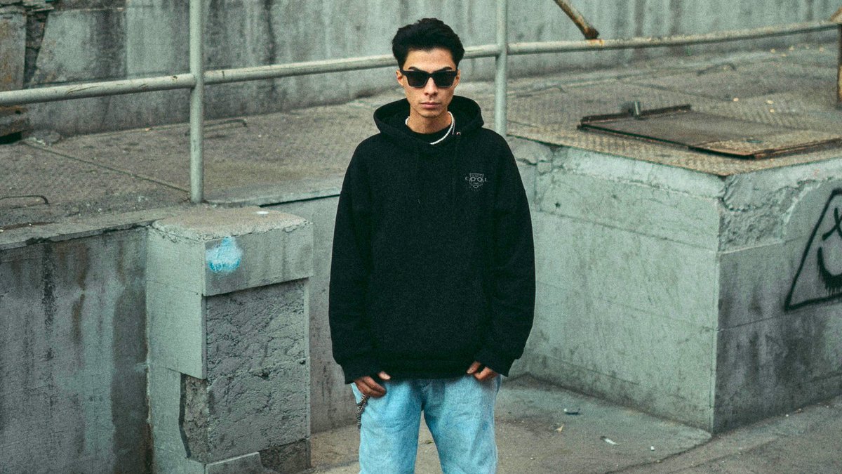 reallycool_623's tweet image. Streetwear isn’t just clothing; it’s a mindset. In a world that never stops shouting, there is a distinct power in standing still.

The Obsidian Black Heavyweight Tee is a masterclass in "Quiet Authority."

#REALLYCOOL #StreetwearLuxury #IndustrialDesign #ModernLeadership #NYC