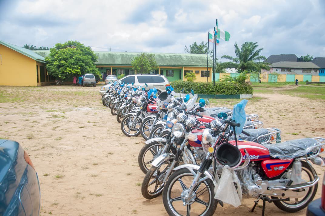 V_Osigwe's tweet photo. At the instance of the Governor, @Hope_Uzodimma1 , Yesterday at the Council, I officially handed over a patrol vehicle and 23 motorcycles to the various communities of Owerri west LGA. 

This gesture will no doubt boast the security operations in our various localities. https://t.co/6ntu4moIS4