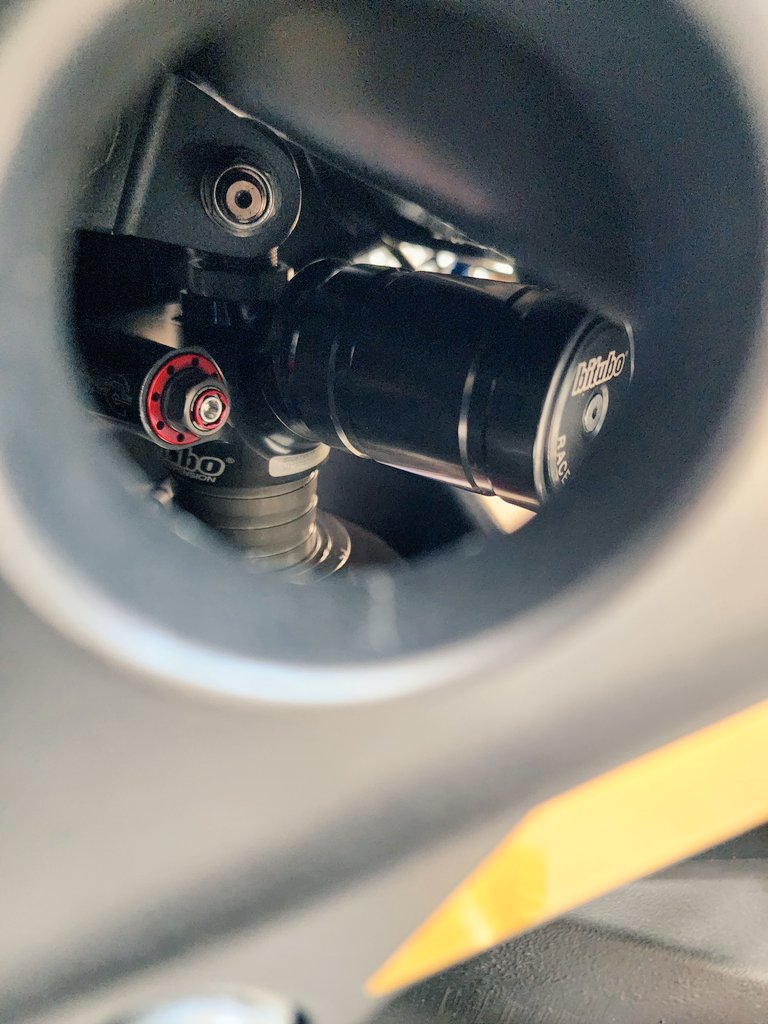 DM44074871's tweet photo. 付いたぜぃ😆
#ZX14R
#bitubo https://t.co/Mp7N838EBD
