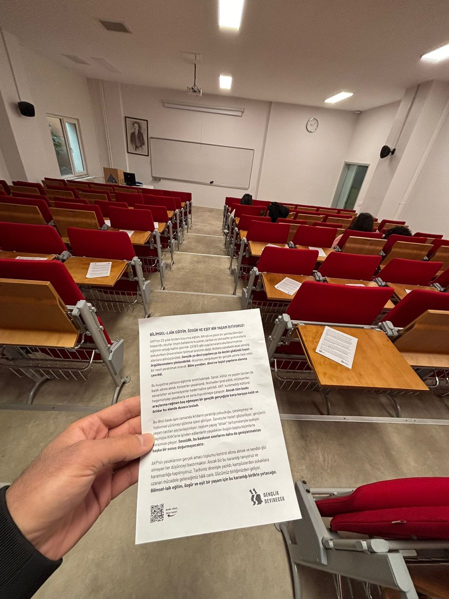 gdevirecek110's tweet photo. Yeditepe Üniversitesi’nden sesleniyoruz:
Okullarda dinci-gerici eğitime yer yok, okul okul dolaşacak; Bilimsel-Laik Eğitim, Özgür ve Eşit Bir Yaşam için mücadele etmeye devam edeceğiz! https://t.co/Rsf9aw9mSX