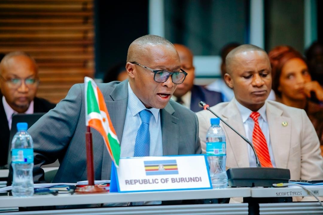 Ikiriho's tweet image. 🇧🇮 Sommet de l’EAC

🔴Le Président Ndayishimiye et son MAÉ portent la voix du #Burundi

Ce week-end à #Arusha, lors du Sommet de la Communauté d’Afrique de l’Est (#EAC ), la délégation burundaise conduite par le Chef de l’État Evariste Ndayishimiye a porté avec clarté et