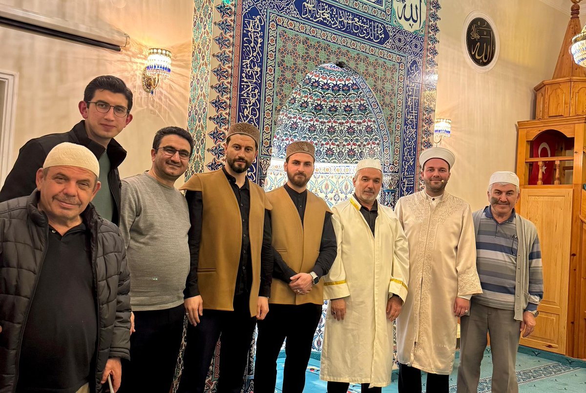 BodrumMuftulugu's tweet photo. Turgutreis Mahallesi Cuma Camii’nde Osmanlı’dan günümüze ulaşan ve farklı makamlarda kılınmasıyla bilinen Enderun usulü teravih namazı, Bodrum İlçe Müftüsü Fetullah Uydaş'ın da katılmıyla kılındı.
BODRUM MÜFTÜLÜĞÜ https://t.co/W9ygDhPq1t