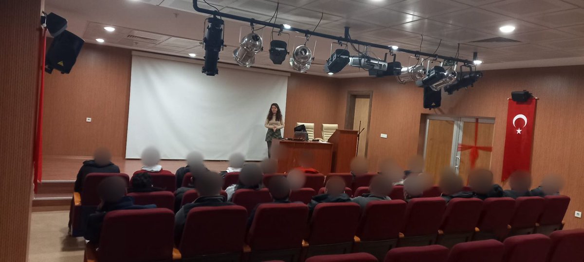 Çankırı Denetimli Serbestlik Müdürlüğü konferans salonunda Çankırı Karatekin Üniversitesi Psikoloji Bölümü araştırma görevlisi Cemrenur KARASLAN tarafından "Bağımlılığın Psikososyal Yönü" konulu seminer verilmiştir.