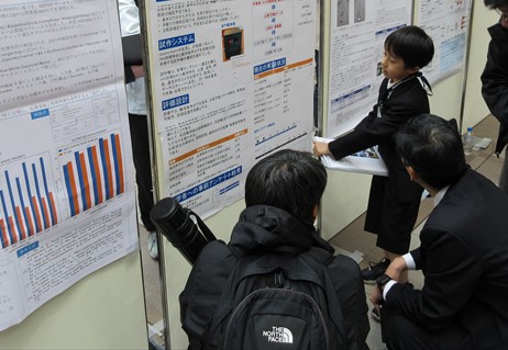 ieice_Gen's tweet photo. ジュニア＆学生ポスターセッション

小学3年生も発表しています！

1号館1階メインホールにて3/11水～3/12木まで開催中！
皆様ぜひお越しください😄✨
https://t.co/hmdmsi26ce
#IEICE #2026総合大会 https://t.co/3bmUcXhwlK