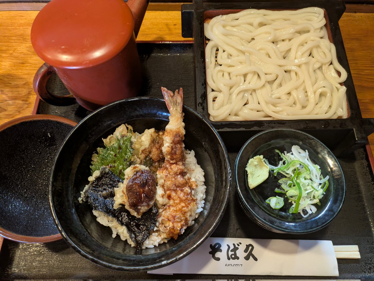 tea_hanaden's tweet photo. 美容室の後お蕎麦屋さんで天丼とうどんのセットをいただいてきました🍤
そばアレルギーなのでそば湯は飲めず https://t.co/hthqorTfvv
