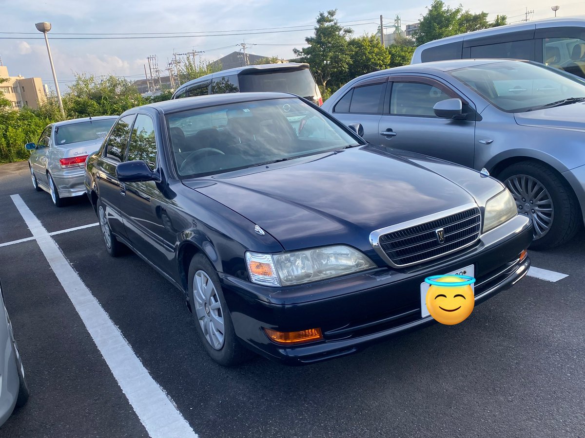 JzxGx's tweet photo. 警察署に用があった時に
撮らせてもらった覆面クレスタ
内装はルラーン系の黒内装に茶木目パネルの
オタク好みの組み合わせだった
※写真はイメージ
今はマークXに代替えされていないけど🚓 https://t.co/nbSK6UWgTL