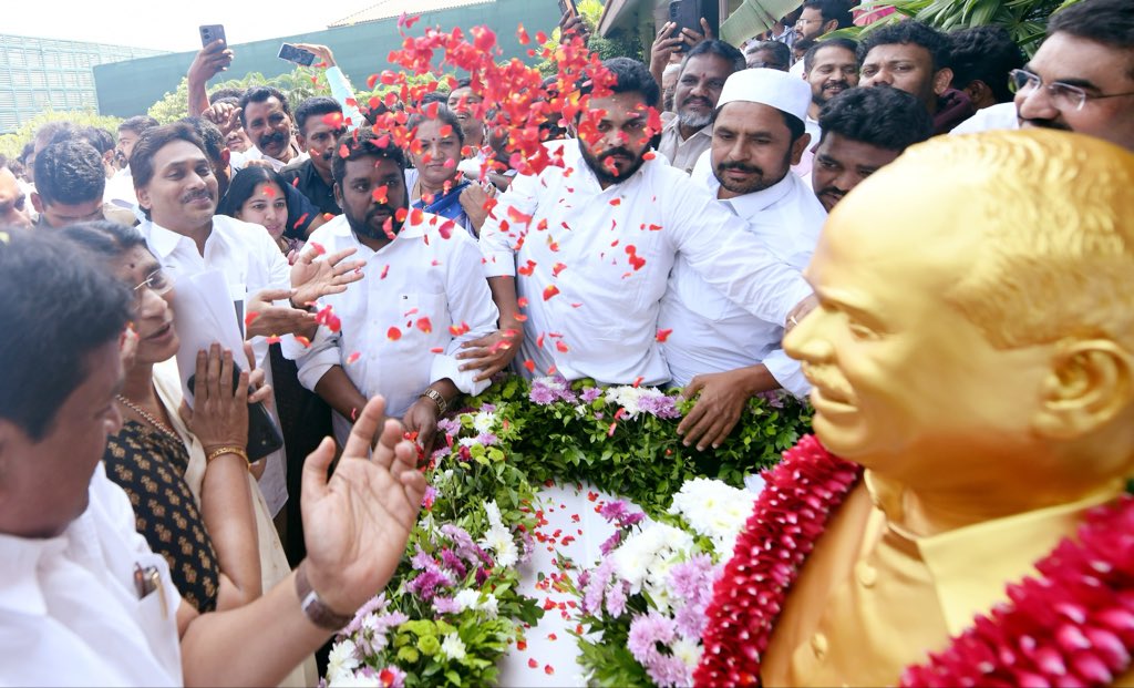 YS Jagan Mohan Reddy tweet media