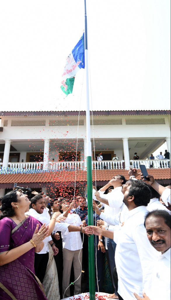 YS Jagan Mohan Reddy tweet media