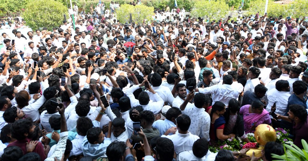 YS Jagan Mohan Reddy tweet media