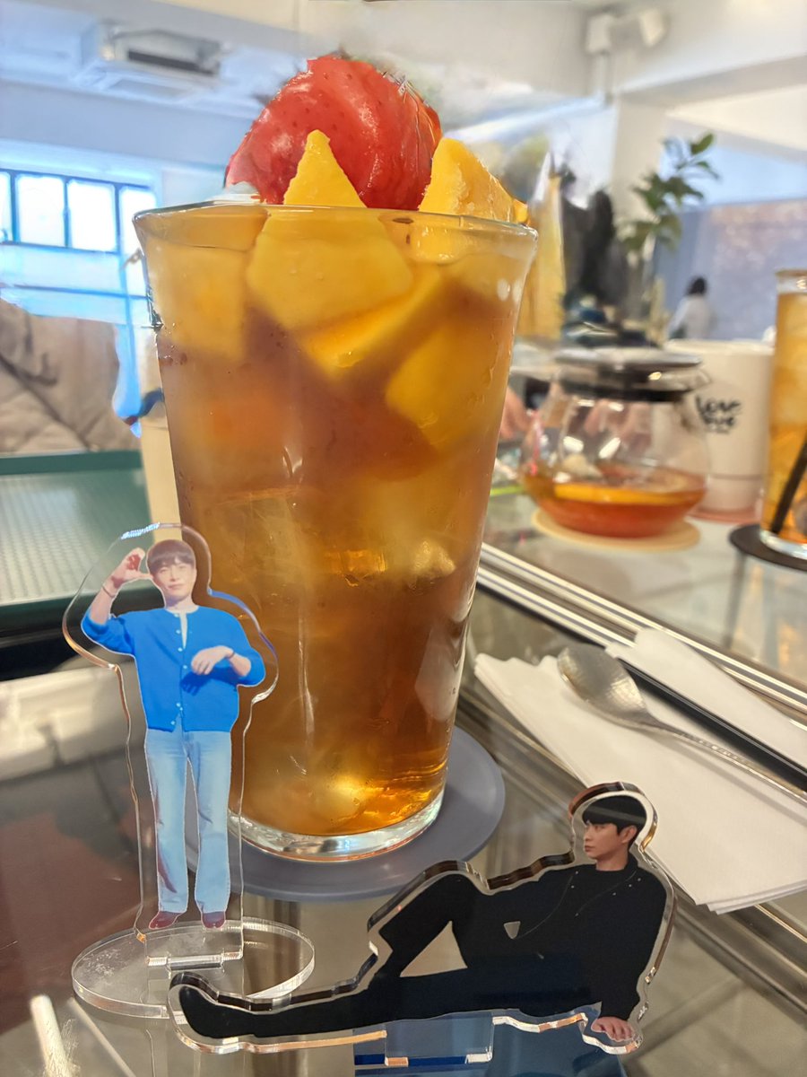 XE76wQvV4k66389's tweet photo. 推しからの連絡が途絶えて早2ヶ月弱…😢
新大久保パトロールです🫡
＃COCHA
＃MoveMove
＃CafeB-log https://t.co/zeTFbu8rKI
