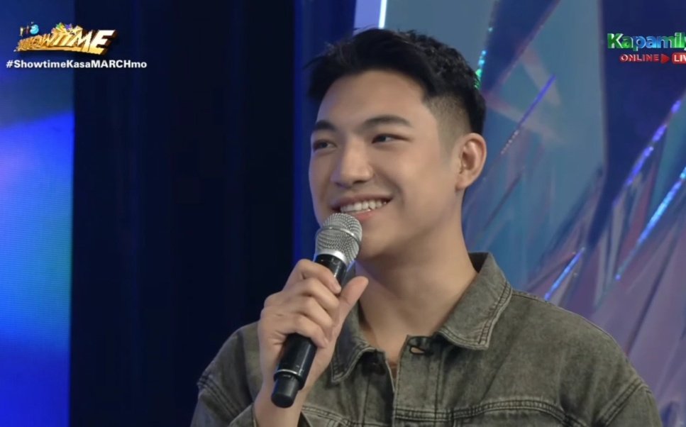More of our handsome host,Darren on Tawag Ng Tanghalan 10!! 🥰💚

#DARREN <a href="/Espanto2001/">Darren</a>
#ShowtimeKasaMARCHmo