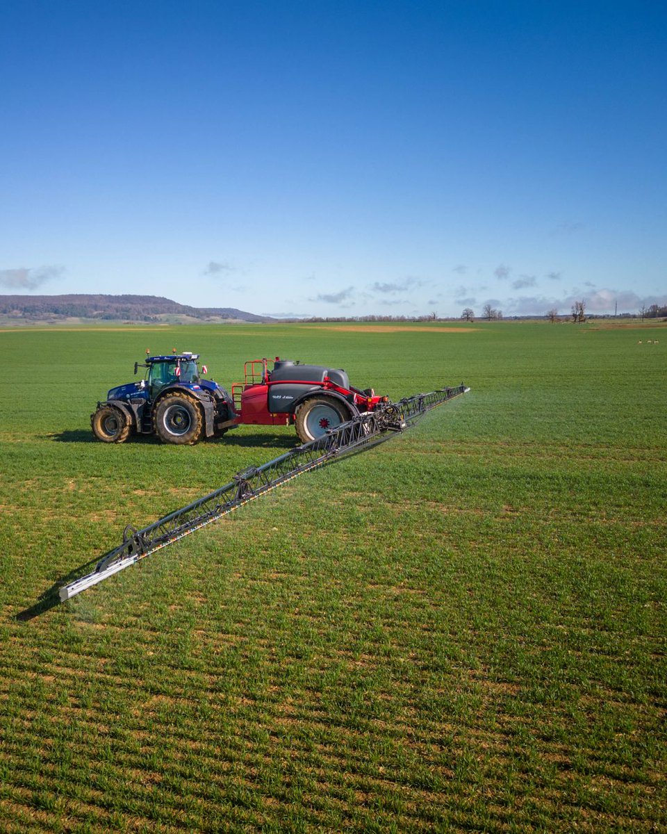 HORSCH_France's tweet photo. [#engrais #foliaire #ble2026🌾] Direction les Vosges pour une #fertilisation #oligoelements avec #horschleeb de 36 m
#azote #manganèse #phosphore #zinc pour couvrir besoins nutritionnels en sortie hiver
 + #cuivre pour stimuler développement de #epi
💡https://t.co/AYD7gtpAZZ https://t.co/MioUKxJlQg