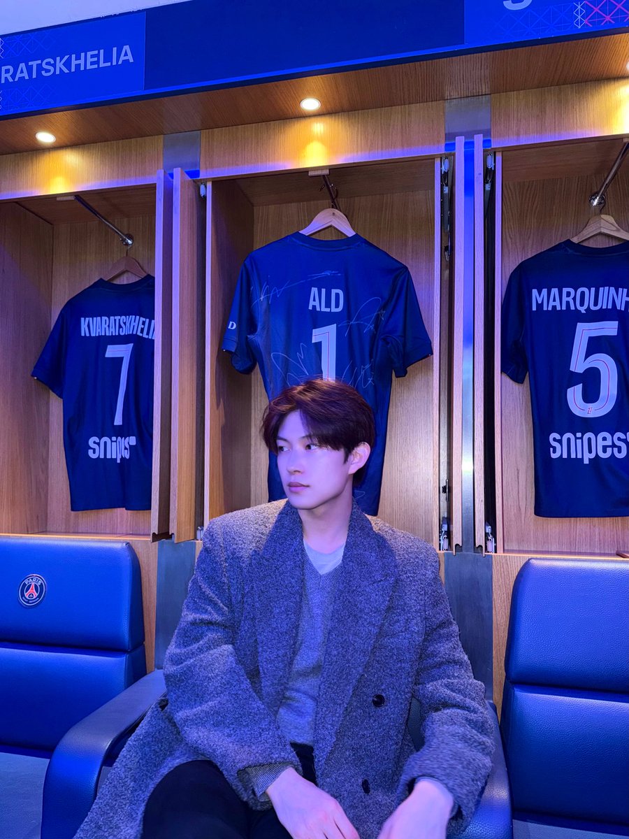 Ici c'est paris ❤️💙

#ALPHADRIVEONE #ALD1
#알파드라이브원
#GEONWOO #건우