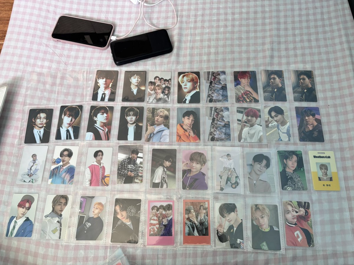 rose_cartz's tweet photo. Baka po may want bumili jan ng Enhypen Photocards huhu badly need funds po para sa ilocos tour namin🥹 name your price nalang po🥹 wts lfb enhypen pcs #enhypen #photocards https://t.co/ykWyfEcaqE