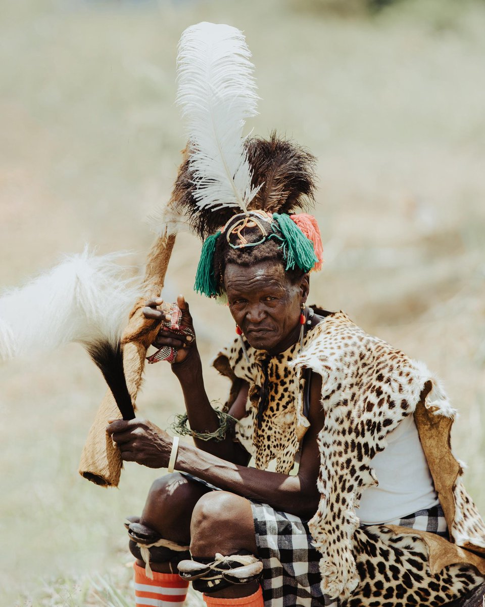 SundiHkm's tweet image. A senior elder adorned in traditional attire from the Karamojong community in Karamoja, Uganda. A custodian of culture and tradition.

📸: @josh_dago_ 

#ExploreUganda |#CulturalTourism
