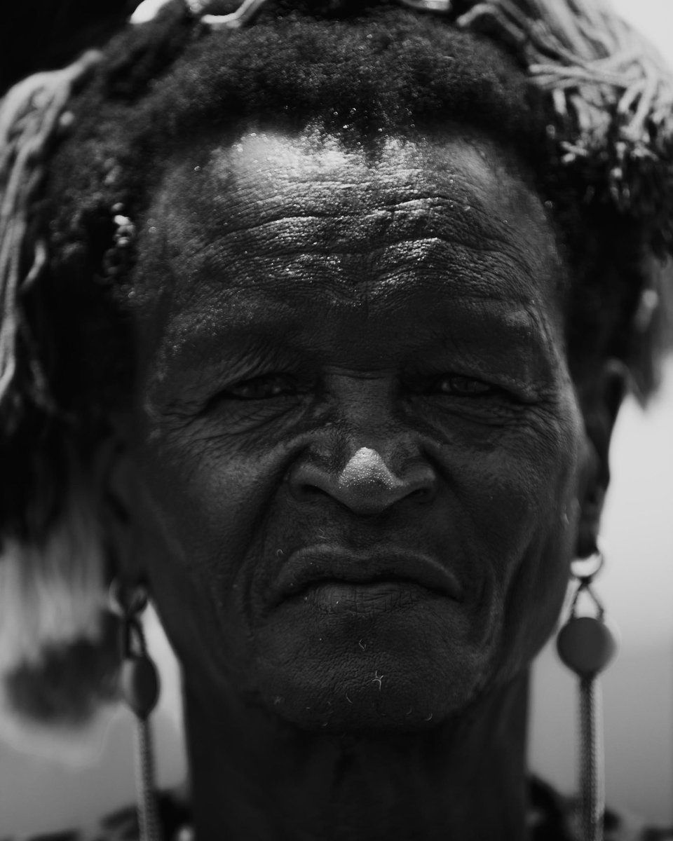 SundiHkm's tweet image. A senior elder adorned in traditional attire from the Karamojong community in Karamoja, Uganda. A custodian of culture and tradition.

📸: @josh_dago_ 

#ExploreUganda |#CulturalTourism
