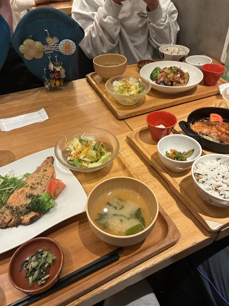ten_lax6's tweet photo. 大食い女子たちとランチ
#この店でおかわりしてたのたぶん私たちだけ https://t.co/OJB7UlpYEQ