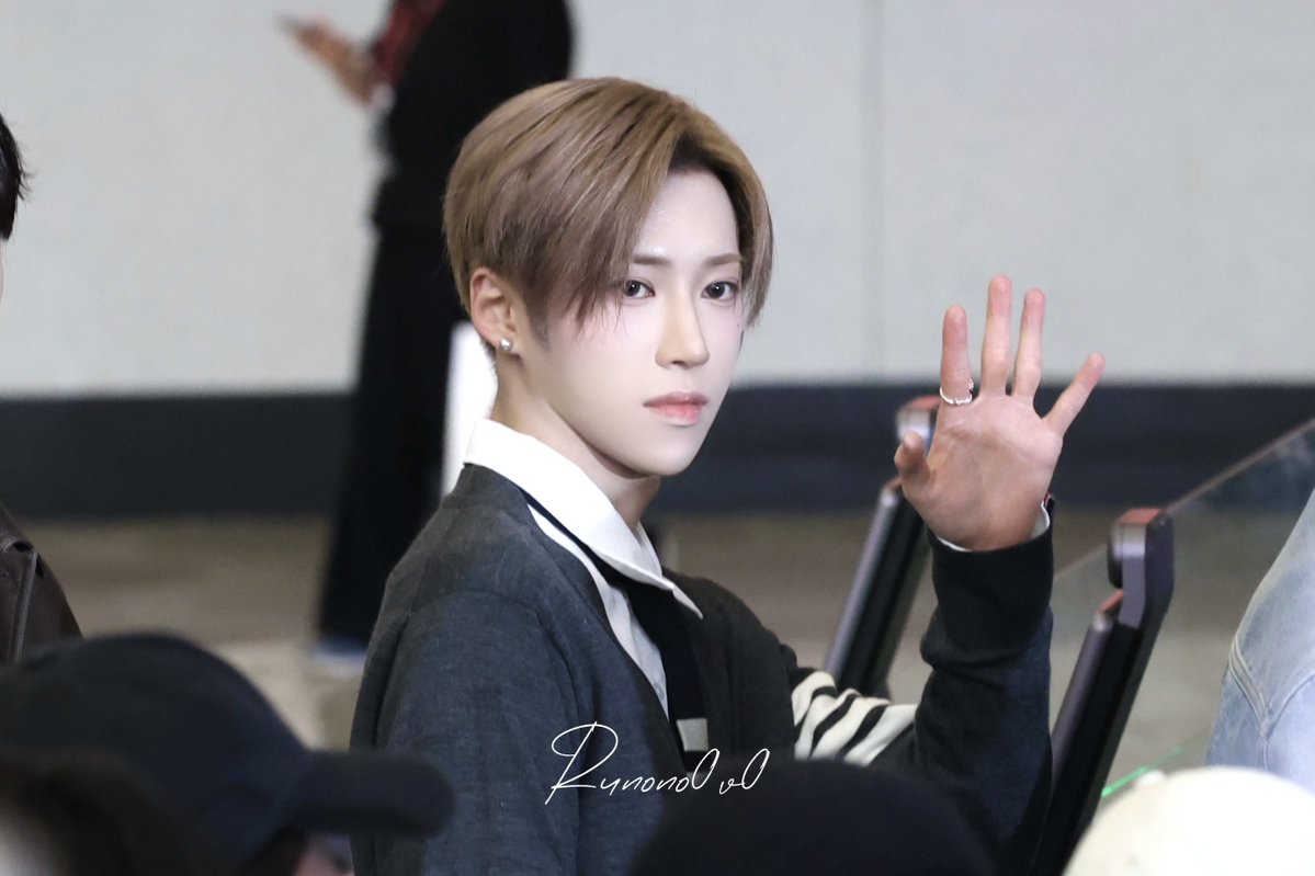 Runono﹥﹤ tweet media