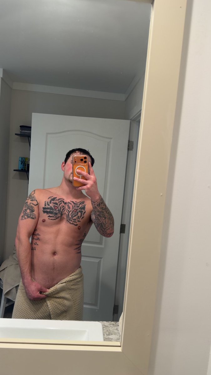 yourdadsfavor8's tweet photo. Who’d you want to see me collab with?😏 https://t.co/Tm7YAA5Rd0