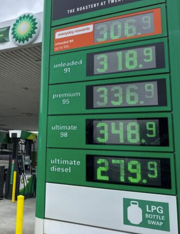 Kamadan Uncia tweet media