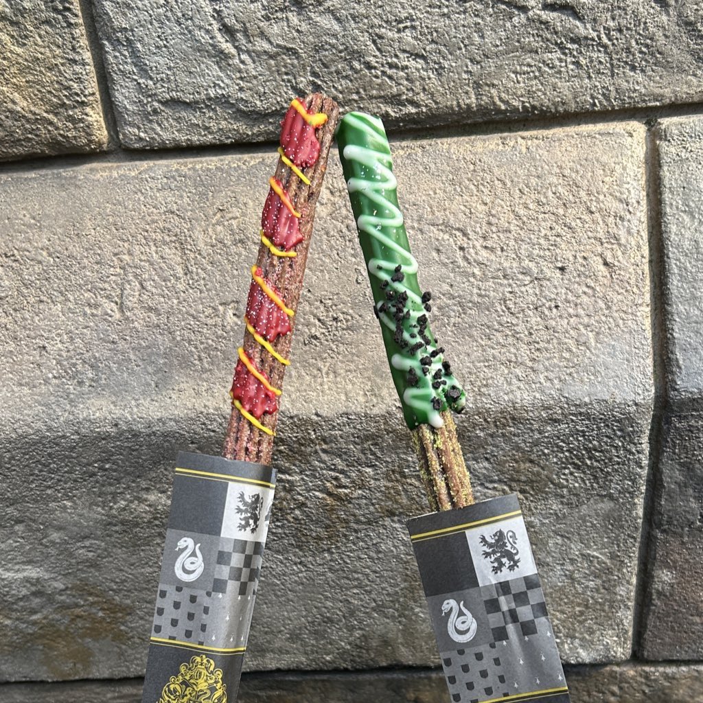 yuna2603's tweet photo. 2日連続ユニバ楽しすぎ✨
ハリポタのローブ着てってまじ楽しかった
呪術最高🫶 https://t.co/uHl7TyLbSq