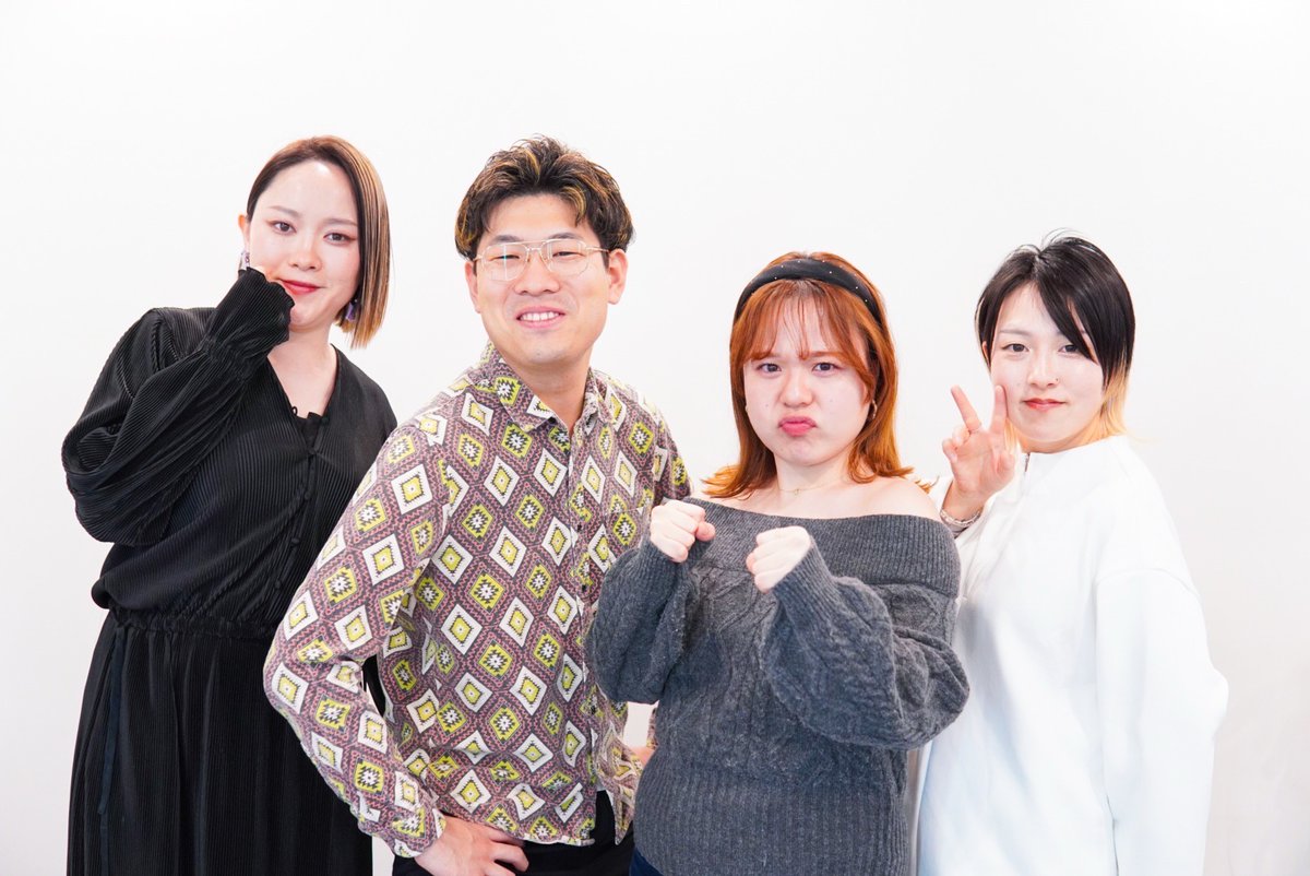 GreenRaySQ's tweet photo. 明日はいよいよ歌謡曲ナイト大阪！
私たちみんな楽しみすぎてジャンプしちゃうよ。

金曜夜、なんだかパーっと楽しみたいってそこのアナタ。サックス四重奏のライブあるんだけど…
梅田ALWAYS、19:00-からどう？💗

ライブの余韻にひたりたいって？
まかせて。配信ありますよ…✨
3/27まで毎日おかわりできちゃう🍚

来てくれるアナタも、配信勢のキミも！
明日は大いに楽しもうぜ！！

【配信チケットの購入はこちら】
https://t.co/J14KQfB66W

#ぐりんれい #歌謡曲ナイト