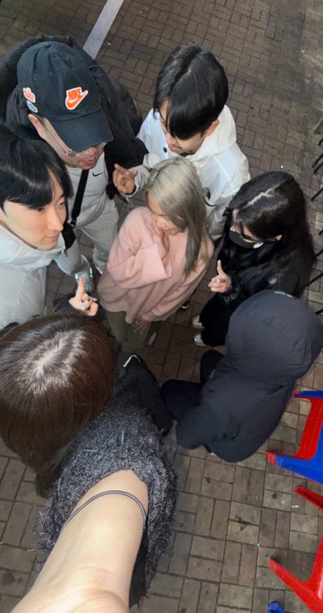 HeyDidUJust's tweet photo. i hate that i was fucking wearing this also we look like we’re doing a damn prayer meeting hdfgsgahah ts was kyomi’s idea 😆😆 https://t.co/15pzjK6DMw