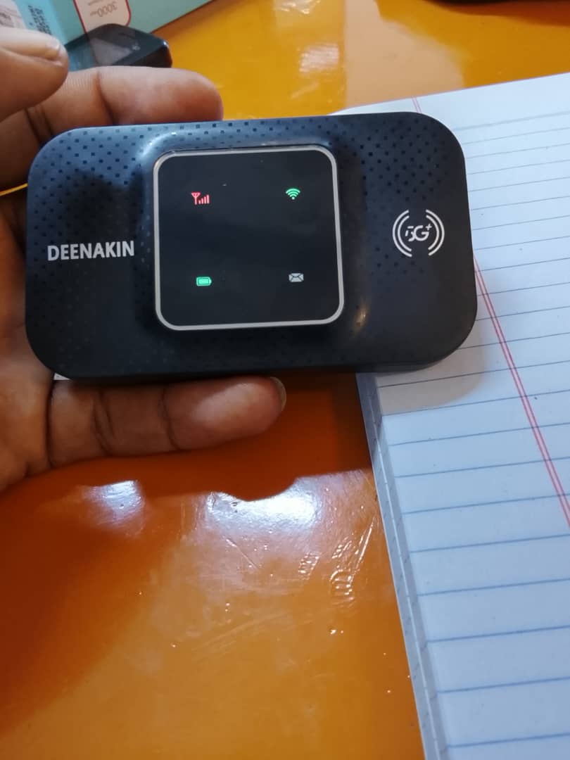 Allynho5's tweet photo. *VERY PORTABLE ROUTER VODACOM*

gharama: 110k inakuja na unlimited internet mwezi mzima mbps 30

 Users: watu 12

 Umbari:Mita 100 (kama uwanja wa mpira)

 kifurushi kikiisha kila mwezi utakuwa una jiunga 60k tu

Popote ulipo tanzania inakufikia

Nichek WhatsApp number 0710735304 https://t.co/gv9MEW2Sy4