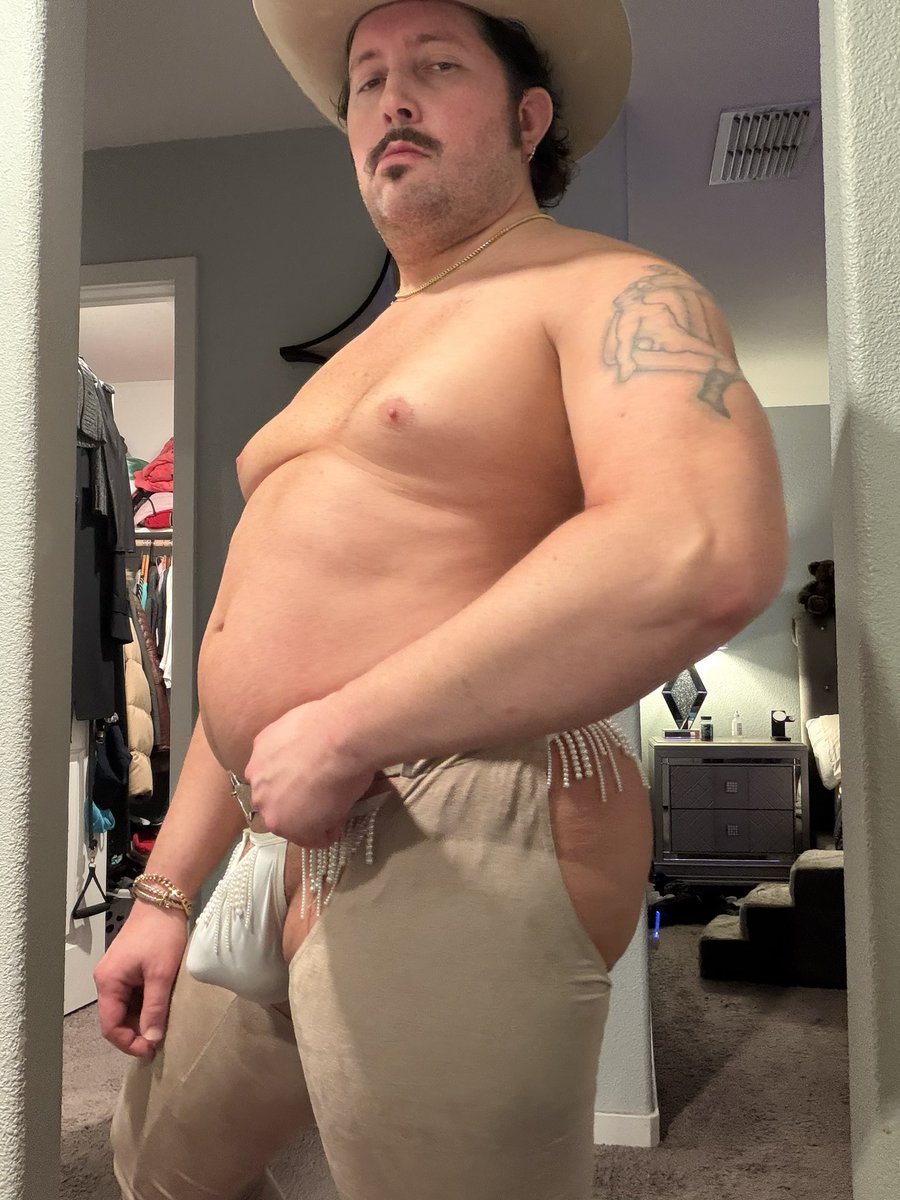 Cowboys &amp; Pearls are a good combo!😜