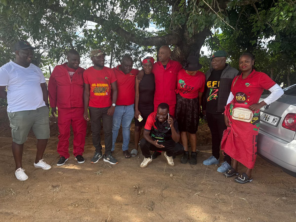 ♦️In Pictures♦️

EFF Mpumalanga Provincial Chairperson Commissar, Collen Sedibe and Provincial Secretary Commissar Jackson Malatjie accompanied by Fighters of ward 2 Bushbuckridge visited the bereaved family of the Member of Mpumalanga Provincial Legislature and MEC for Health,